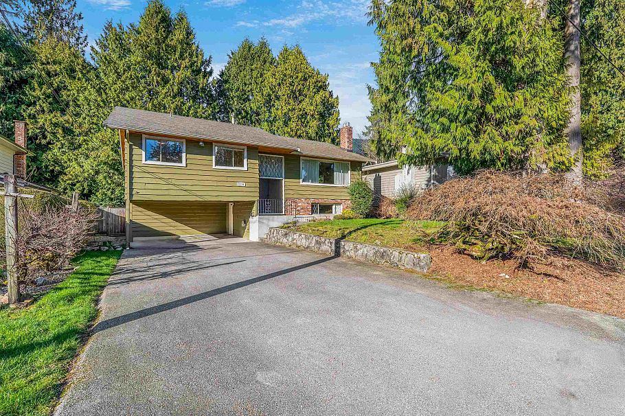 1110 Lodge Road North Vancouver, BC - 2