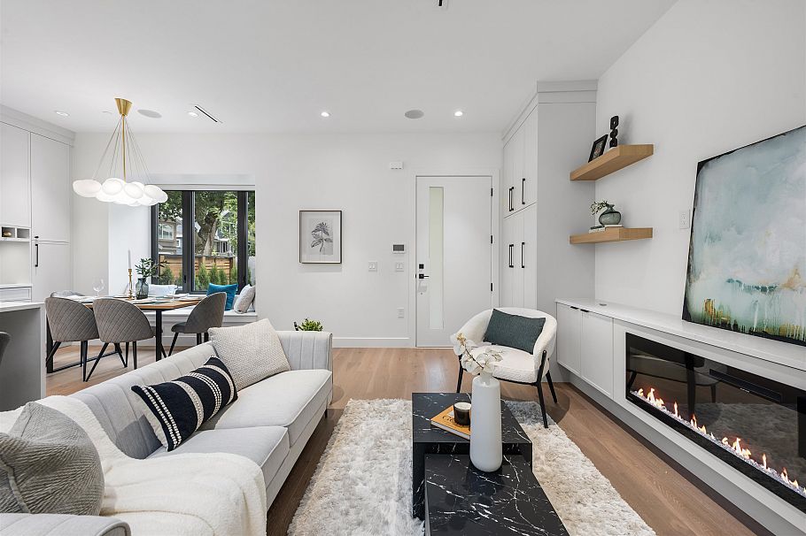 1 878 E 37 Avenue Vancouver, BC - 6