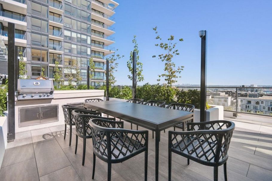 1004 135 E 13th Street North Vancouver, BC - 23