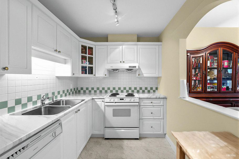 5735 Hampton Place Vancouver, BC - 11