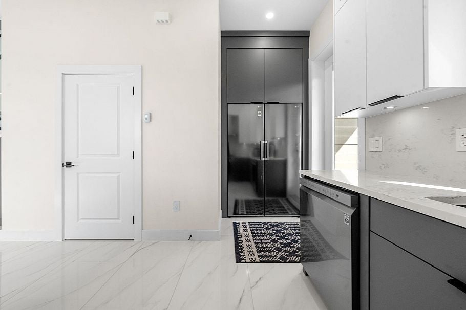 1548 E 41st Avenue Vancouver, BC - 28