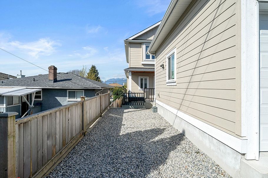 1548 E 41st Avenue Vancouver, BC - 5