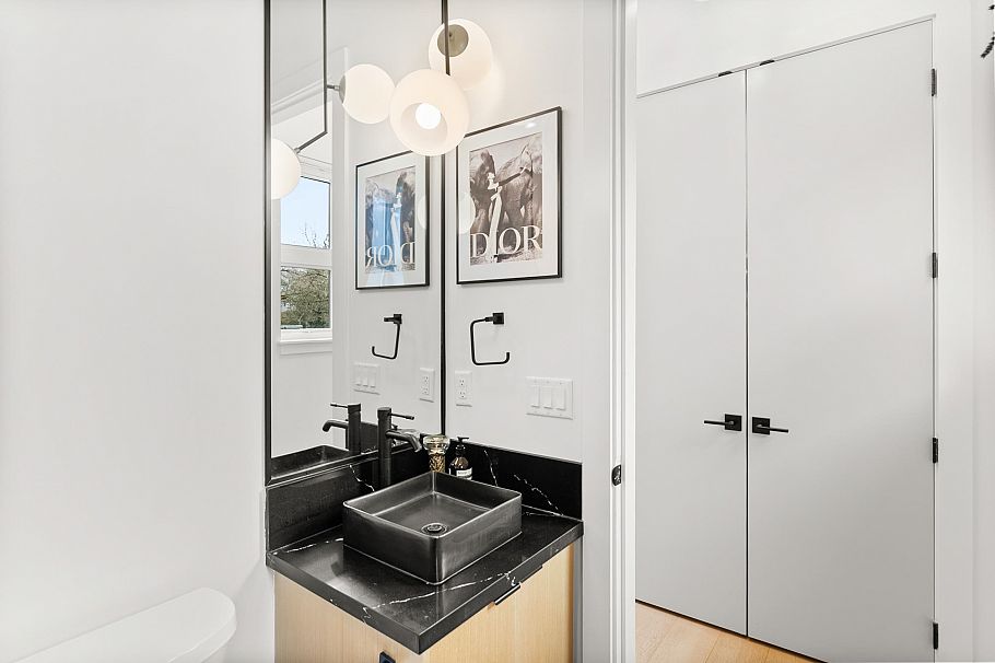 3123 W 16th Avenue Vancouver, BC - 20