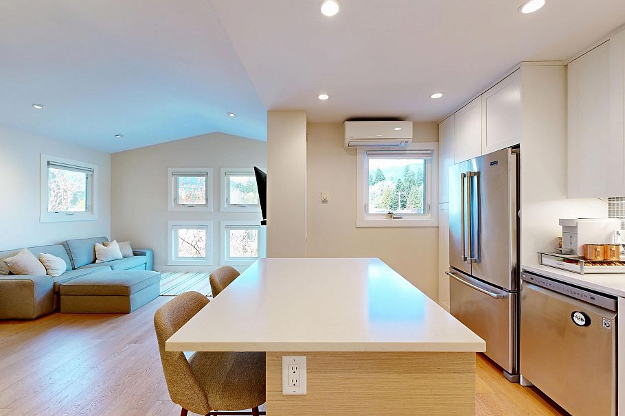 304 1528 Bowser Avenue North Vancouver, BC - 6