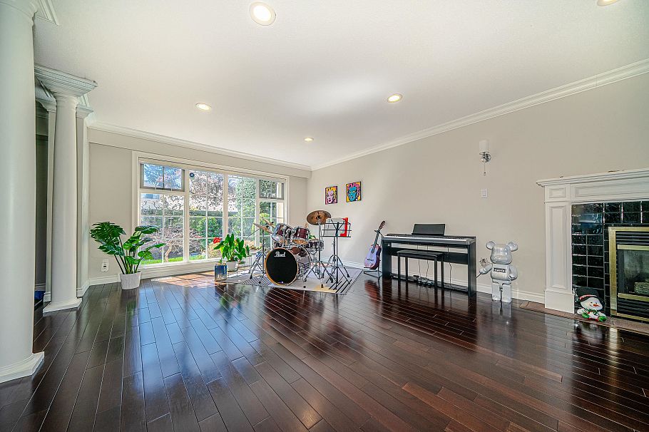 4049 W 27th Avenue Vancouver, BC - 9