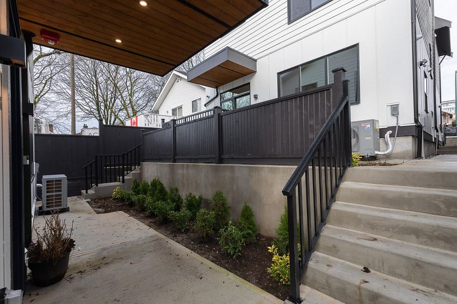 1 3506 E Pender Street Vancouver, BC - 28