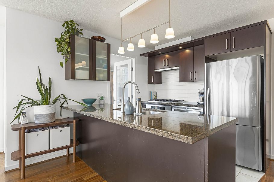 706 1650 W 7th Avenue Vancouver, BC - 17