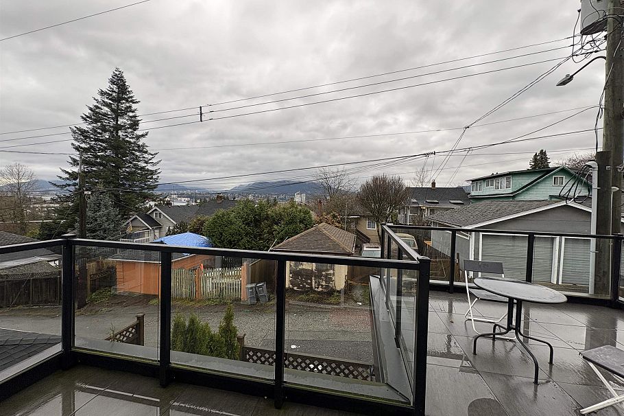 3429 Dundas Street Vancouver, BC - 5