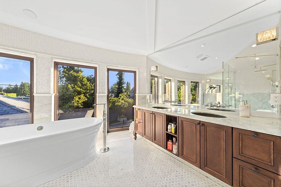 2809 Edgemont Boulevard North Vancouver, BC - 27