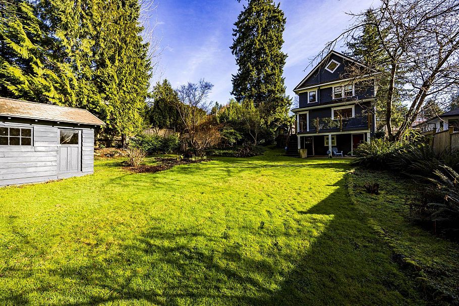 3039 St. Georges Avenue North Vancouver, BC - 16