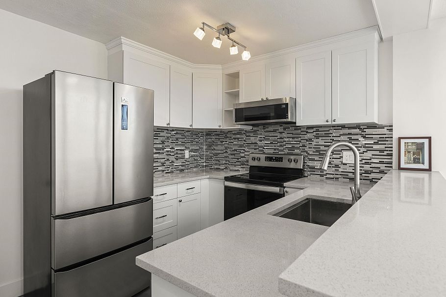 1102 5425 Yew Street Vancouver, BC - 11