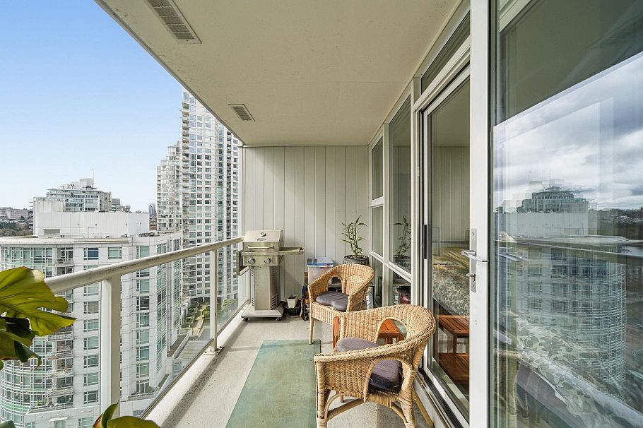 1808 193 Aquarius Mews Vancouver, BC - 4