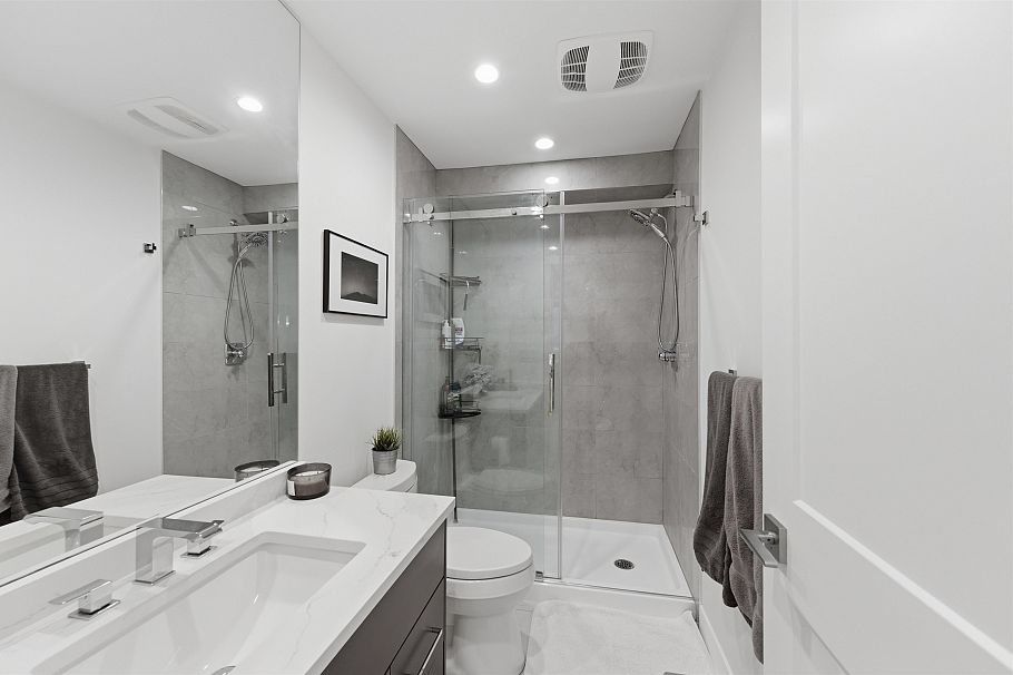 1 272 E 9th Street North Vancouver, BC - 21