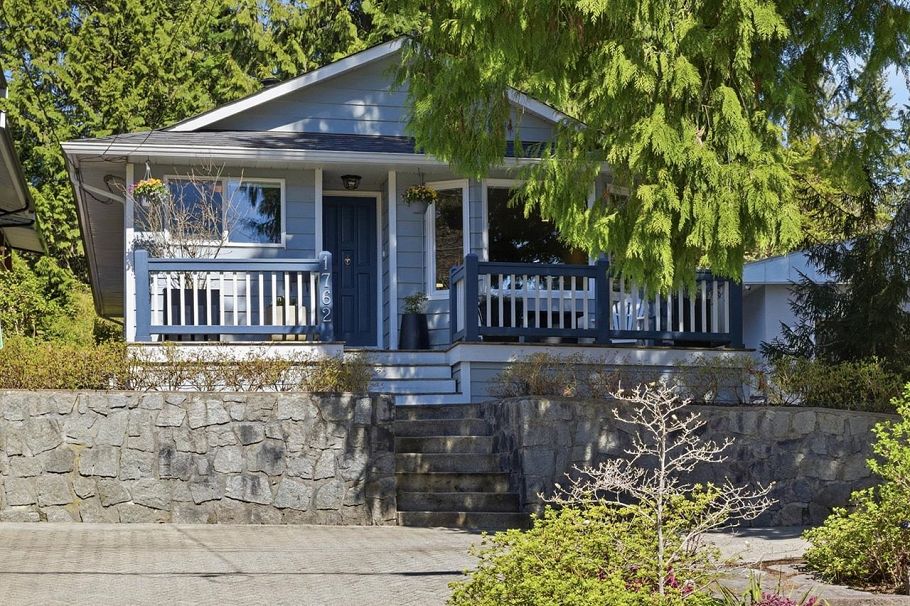 1762 Evelyn Street North Vancouver, BC - 1