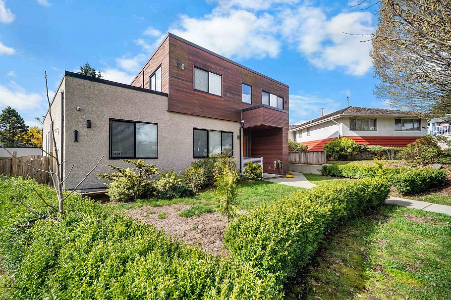 7493 Gatineau Place Vancouver, BC - 32