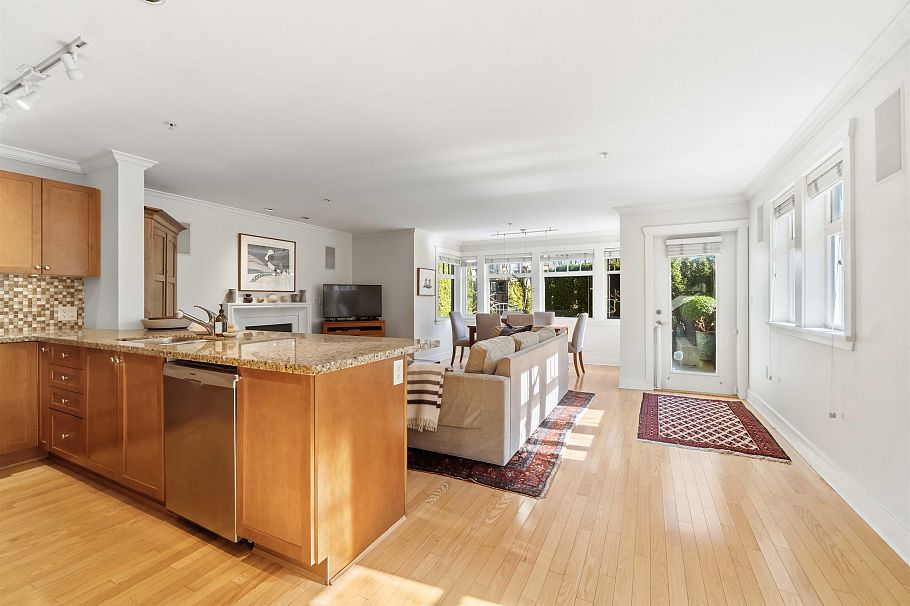 2420 Sasamat Street Vancouver, BC - 11