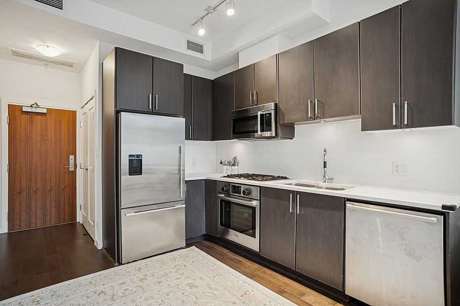 62 W 1st Avenue Vancouver, BC - 6