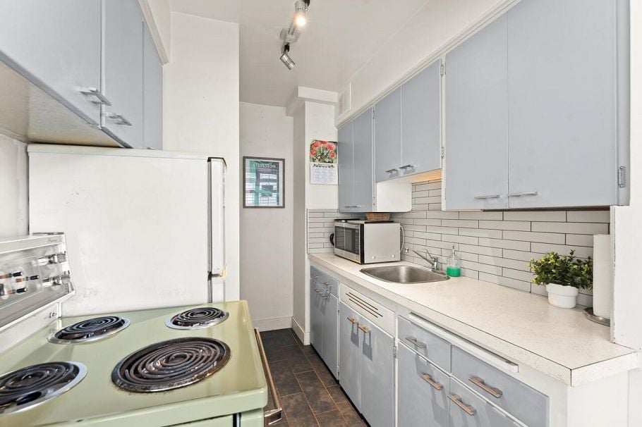 304 1975 Pendrell Street Vancouver, BC - 11