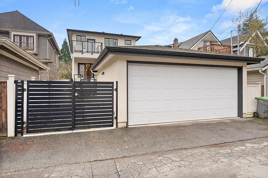 3123 W 16th Avenue Vancouver, BC - 39