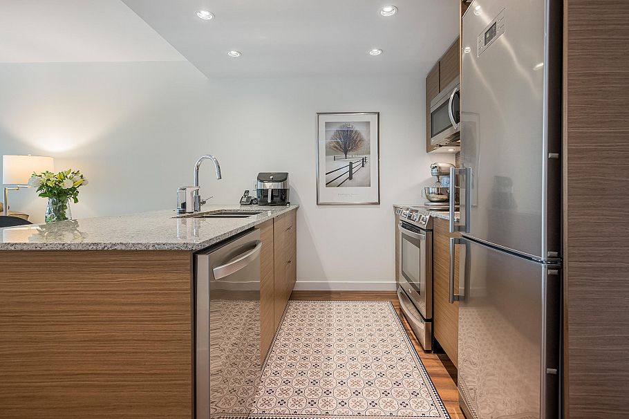 319 135 E 17th Street North Vancouver, BC - 5