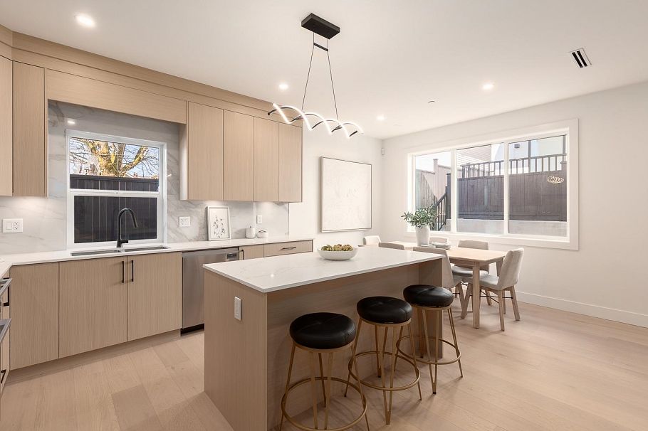 1 3506 E Pender Street Vancouver, BC - 11