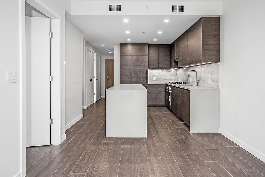 2009 4168 Lougheed Highway Burnaby, BC - 15