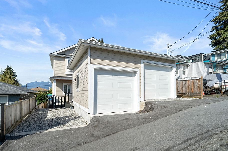 1548 E 41st Avenue Vancouver, BC - 4