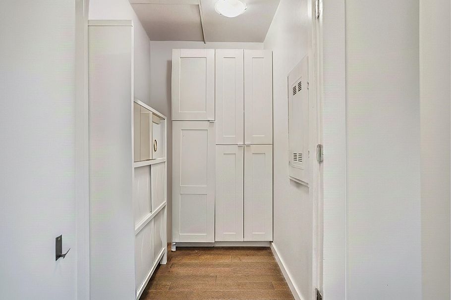 62 W 1st Avenue Vancouver, BC - 16