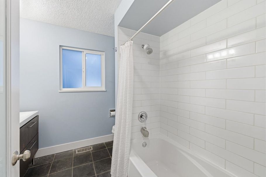 1762 Evelyn Street North Vancouver, BC - 23