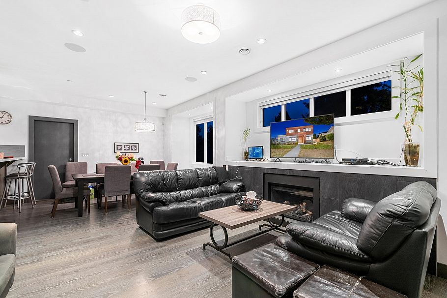 7493 Gatineau Place Vancouver, BC - 30