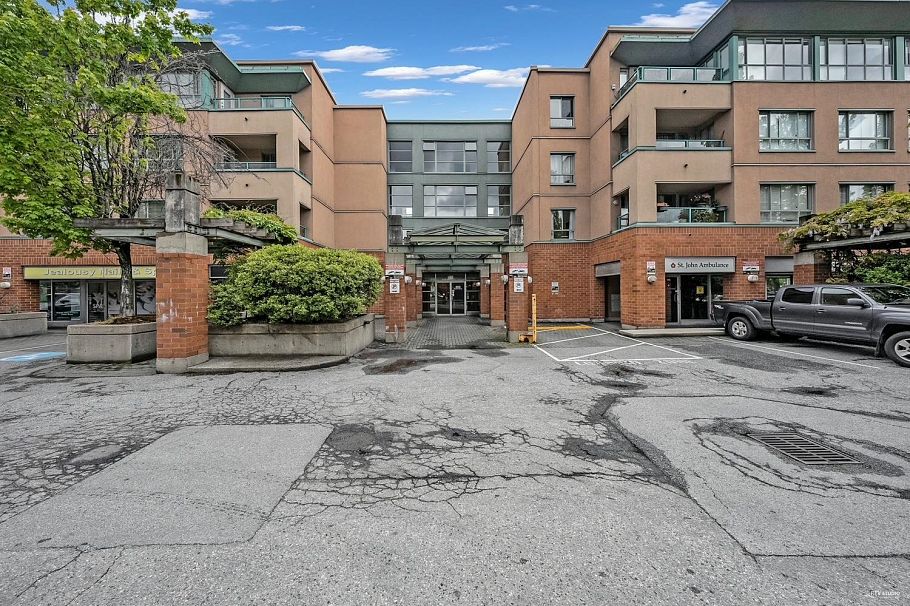 PH05 223 Mountain Highway North Vancouver, BC - 4