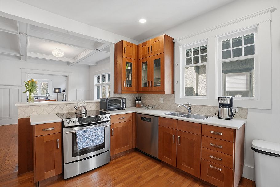 3350 W 3rd Avenue Vancouver, BC - 5