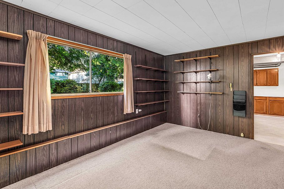 1110 Lodge Road North Vancouver, BC - 33