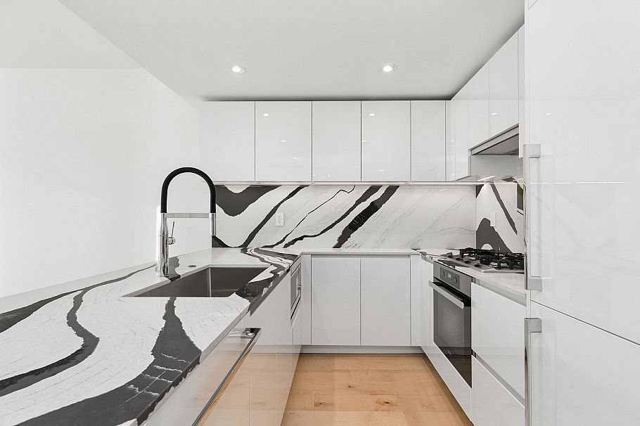 1004 135 E 13th Street North Vancouver, BC - 5