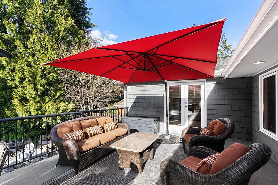 956 Belvista Crescent North Vancouver, BC - 10