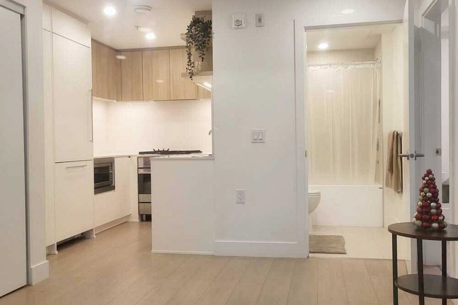 922 W 49th Avenue Vancouver, BC - 5