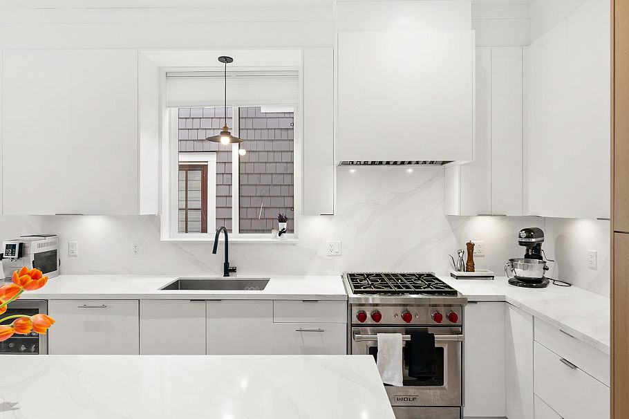 3123 W 16th Avenue Vancouver, BC - 11