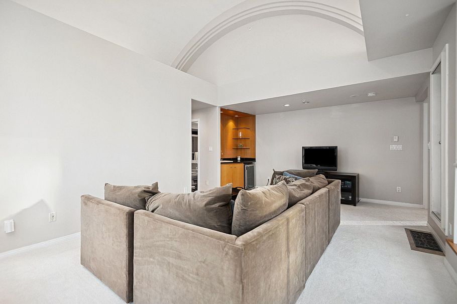 PH 3-4 1383 Howe Street Vancouver, BC - 12