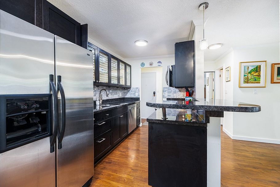 209 141 W 13th Street North Vancouver, BC - 12