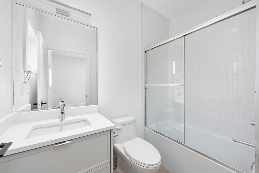 1 878 E 37 Avenue Vancouver, BC - 23