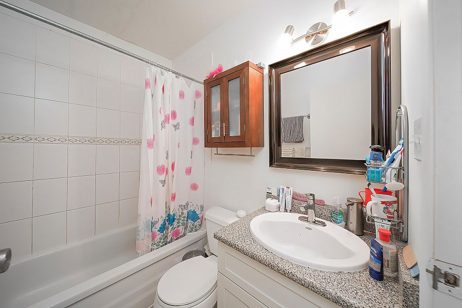 6866 Arlington Street Vancouver, BC - 12