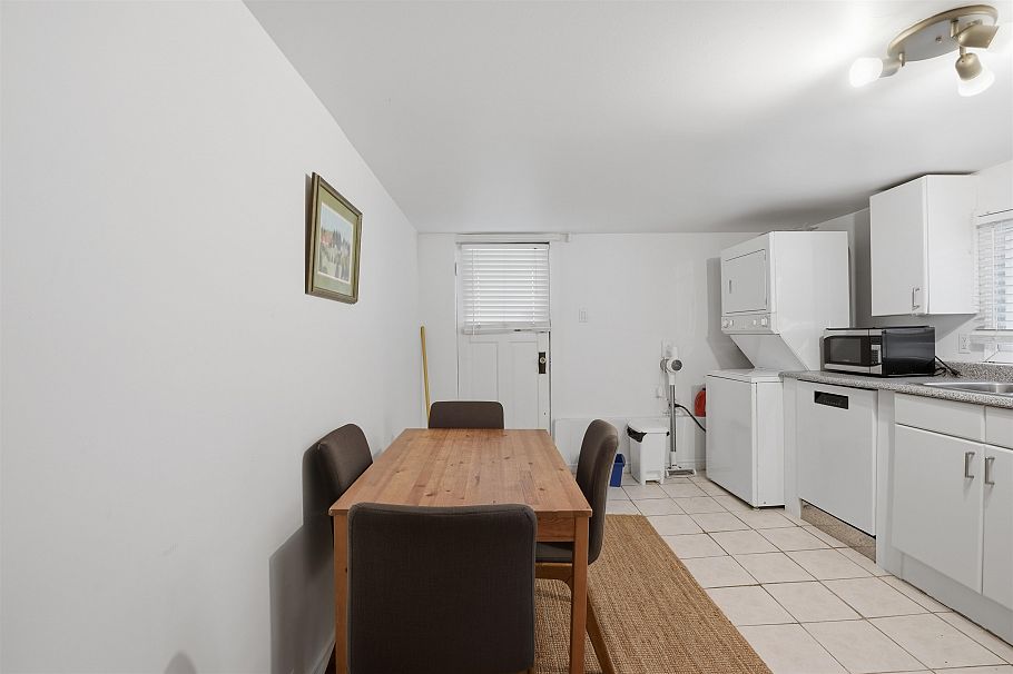 3350 W 3rd Avenue Vancouver, BC - 22