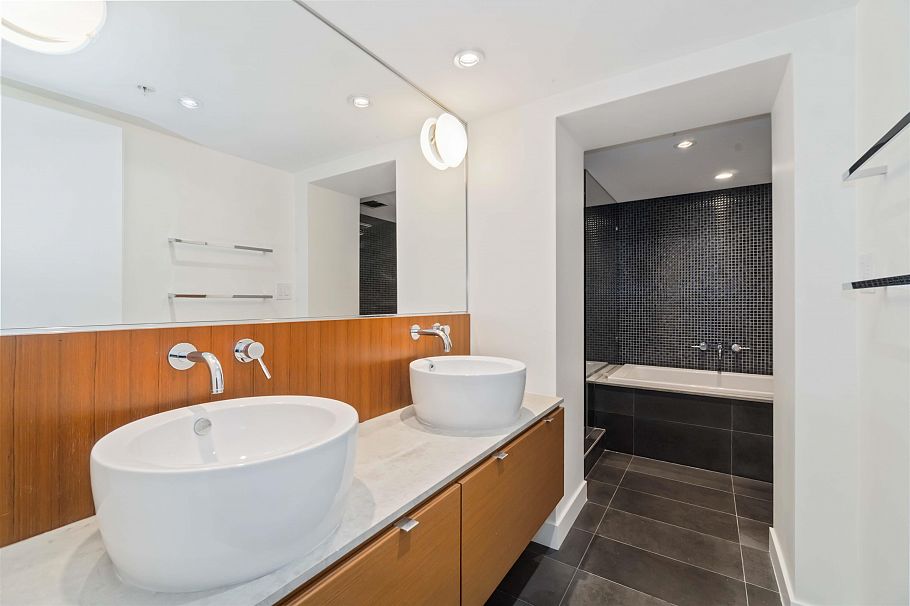 404 1762 Davie Street Vancouver, BC - 17