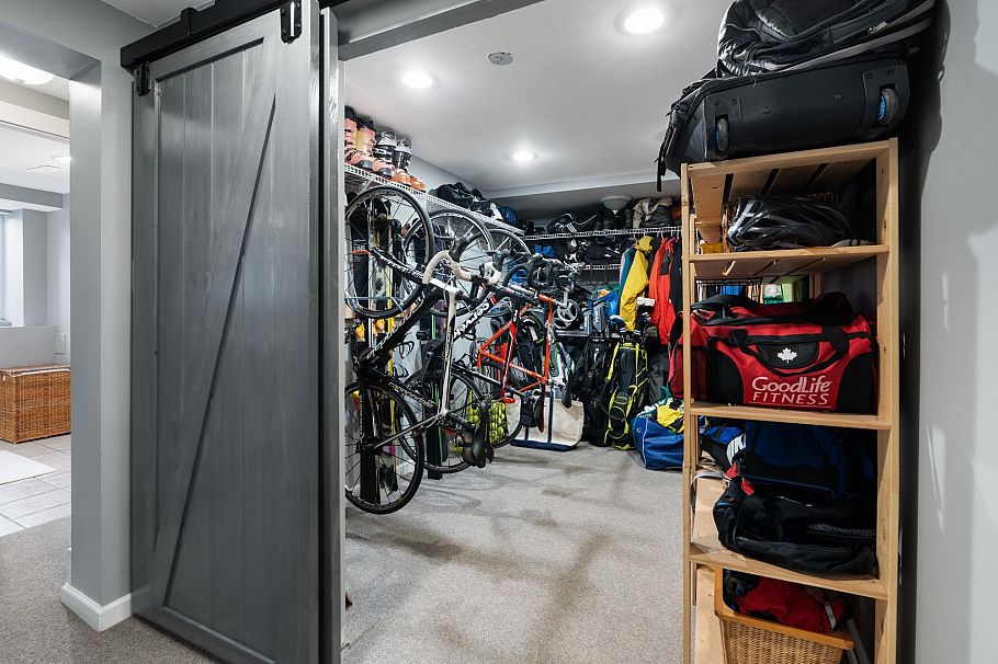 956 Belvista Crescent North Vancouver, BC - 28