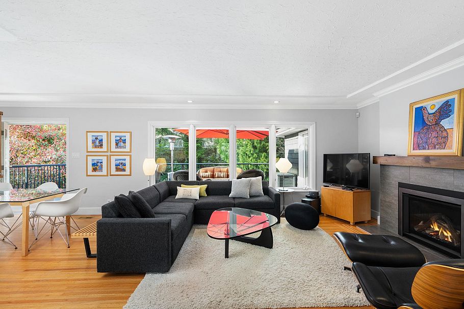 956 Belvista Crescent North Vancouver, BC - 4