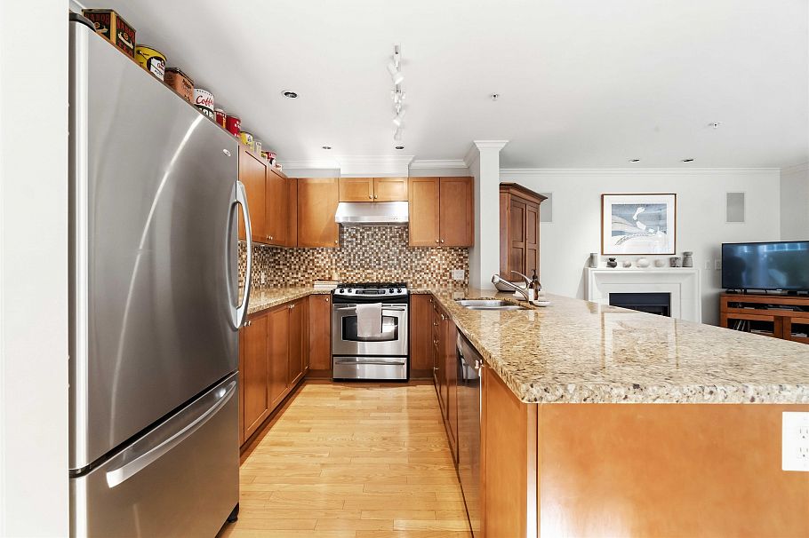 2420 Sasamat Street Vancouver, BC - 12