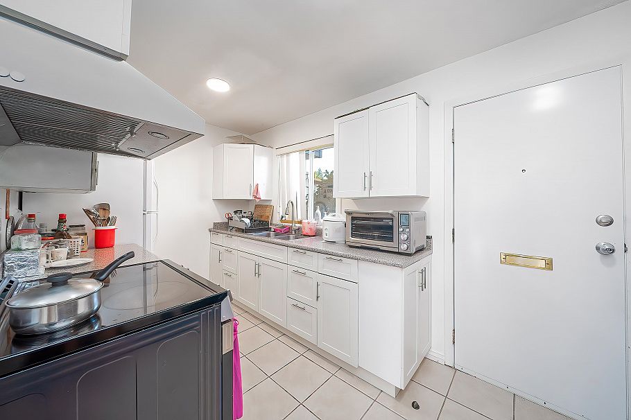 6866 Arlington Street Vancouver, BC - 10