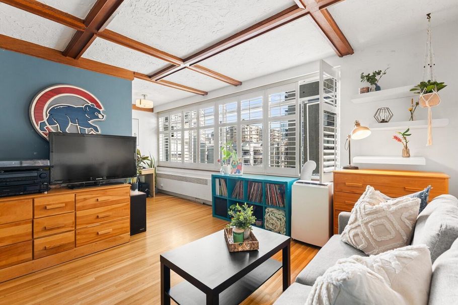 304 1975 Pendrell Street Vancouver, BC - 1