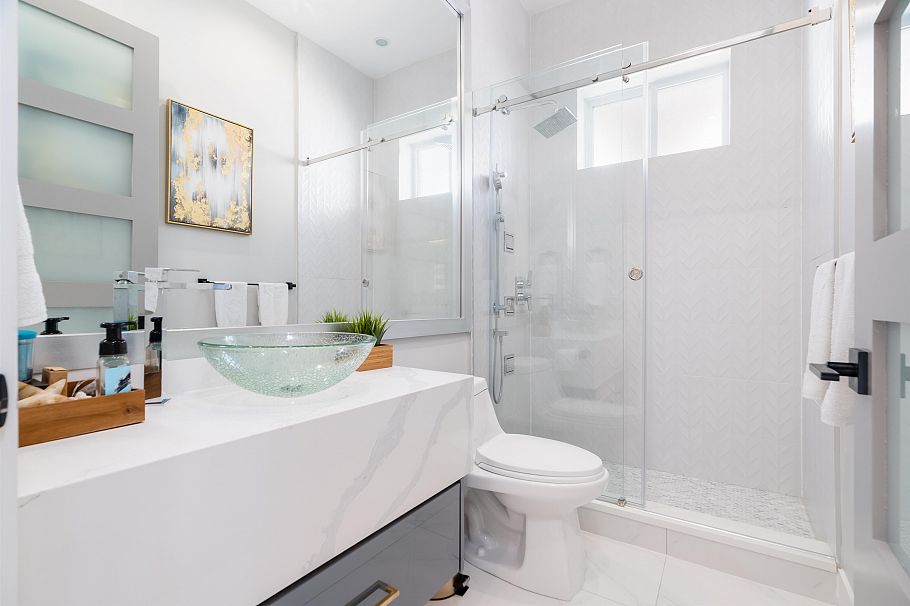 2783 E 27th Avenue Vancouver, BC - 32