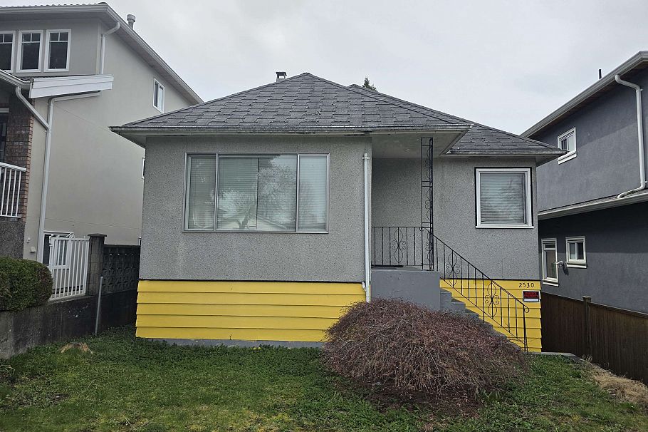 2530 7th Avenue Vancouver, BC - 2